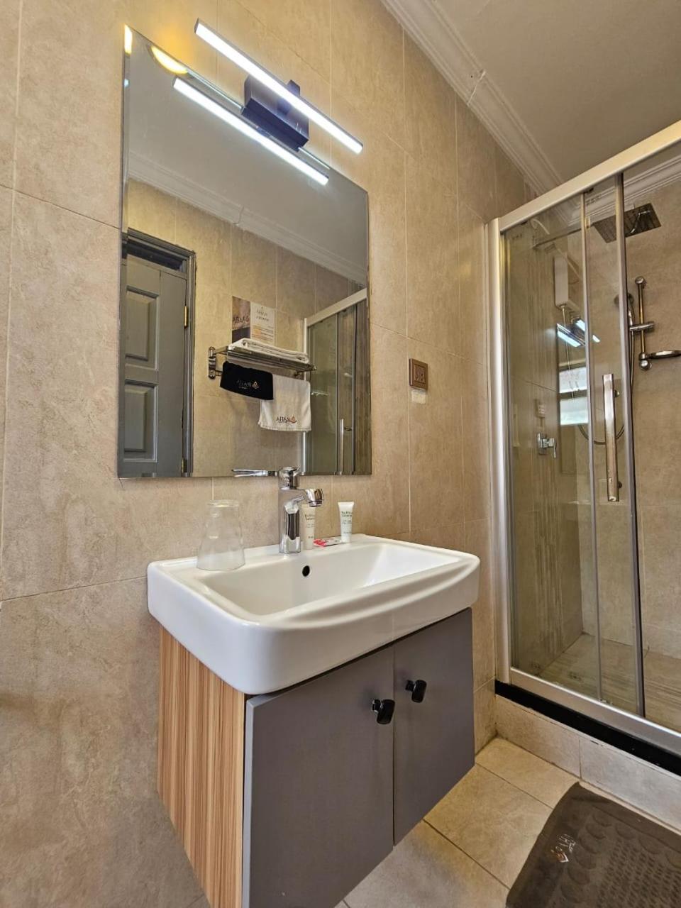 Raha Hotel & Suites Найроби Экстерьер фото